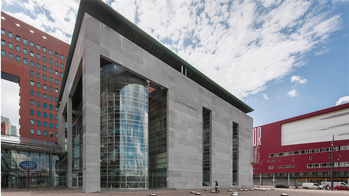 Rechtbank Rotterdam beslist over beslagleggingen en mogelijk staken veiling woning pleegdochter