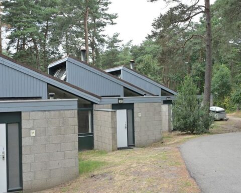 Rechter in Groningen beveelt nieuwe woonplek voor 13-jarige jongen zonder begeleiding in vakantiepark