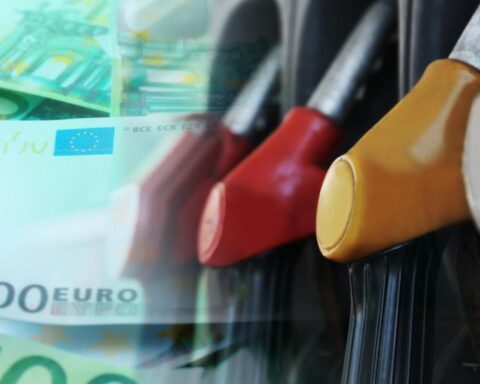 Record hoge brandstofprijzen blijven stijgen; zware klap voor Nederlandse automobilisten en tankstations