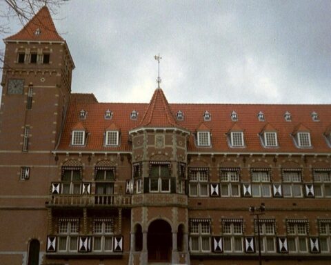 Regering besluit gemeenten niet wettelijk te verplichten discriminatie te bestrijden