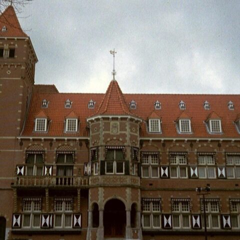 Regering besluit gemeenten niet wettelijk te verplichten discriminatie te bestrijden