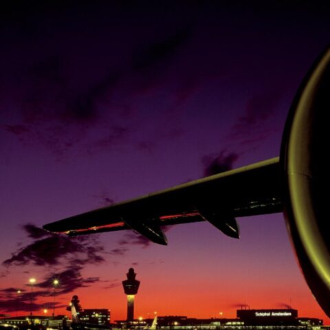 Regering handhaaft grens van 478.000 vluchten op Schiphol ondanks juridische tegenslag