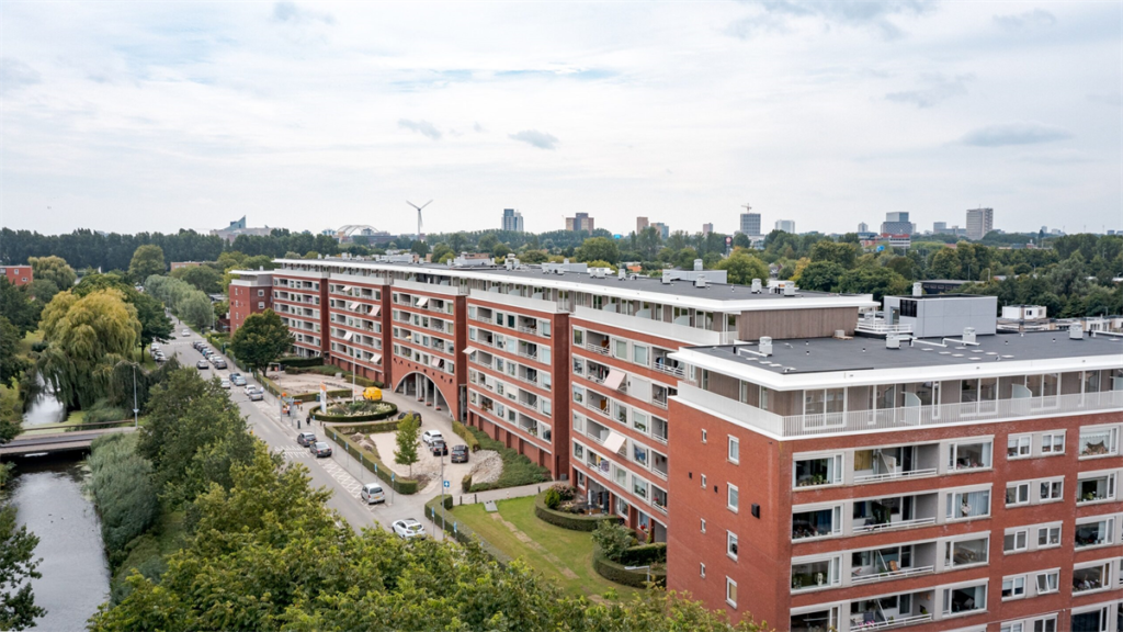 Rotterdam leidt in optoppen van woningen met duizenden extra huizen op platte daken