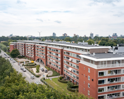 Rotterdam leidt in optoppen van woningen met duizenden extra huizen op platte daken