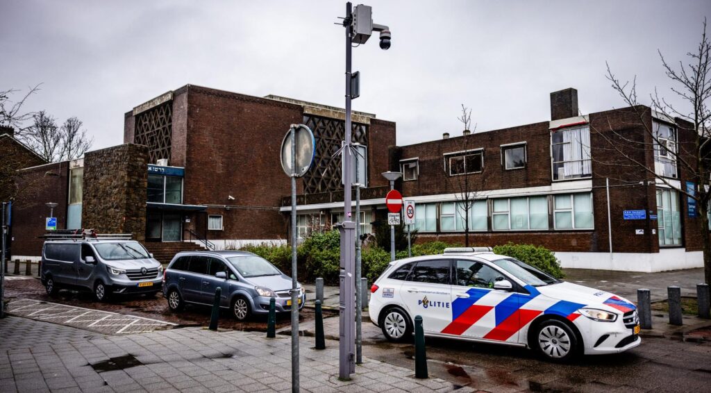 Rotterdamse burgemeester en minister veroordelen brandstichting in synagoge