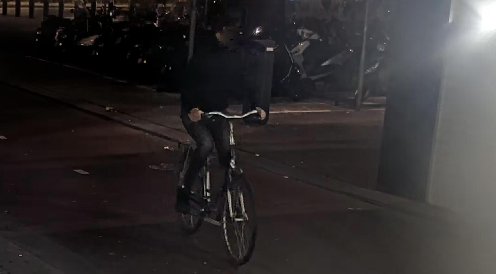 Rotterdamse motorfietser beschuldigd van aanranding van 13 vrouwen moet gevangenisstraf krijgen