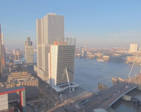 Stormachtige buien en sneeuw in Limburg: Nederland staat voor gemengd weer dit weekend