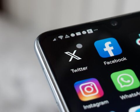 Techbedrijven kunnen zorgen van Nederlandse parlementariërs over schadelijke inhoud en invloed niet wegnemen