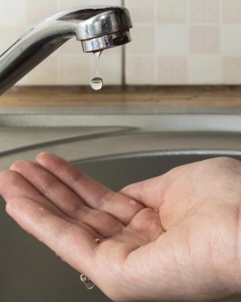 Tienduizenden in IJmond zonder water na grote leidingbreuk