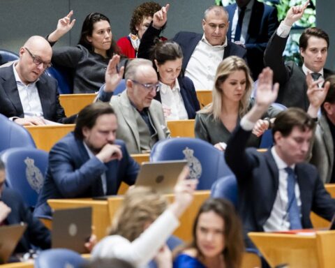 Tweede Kamer stemt voor verbod op moslimbroederschap in Nederland