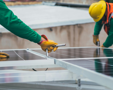 Vesteda introduceert gratis thuisbatterijen voor 500 huurders in energietransitie