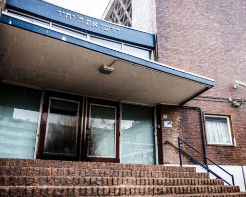 Vier verdachten aangehouden voor brandstichting in synagoge in Rotterdam