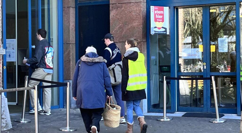 Voorlopige opkomst 54,1%; meeste niet-stemmers niet gestemd uit apathie en gebrek aan vertrouwen