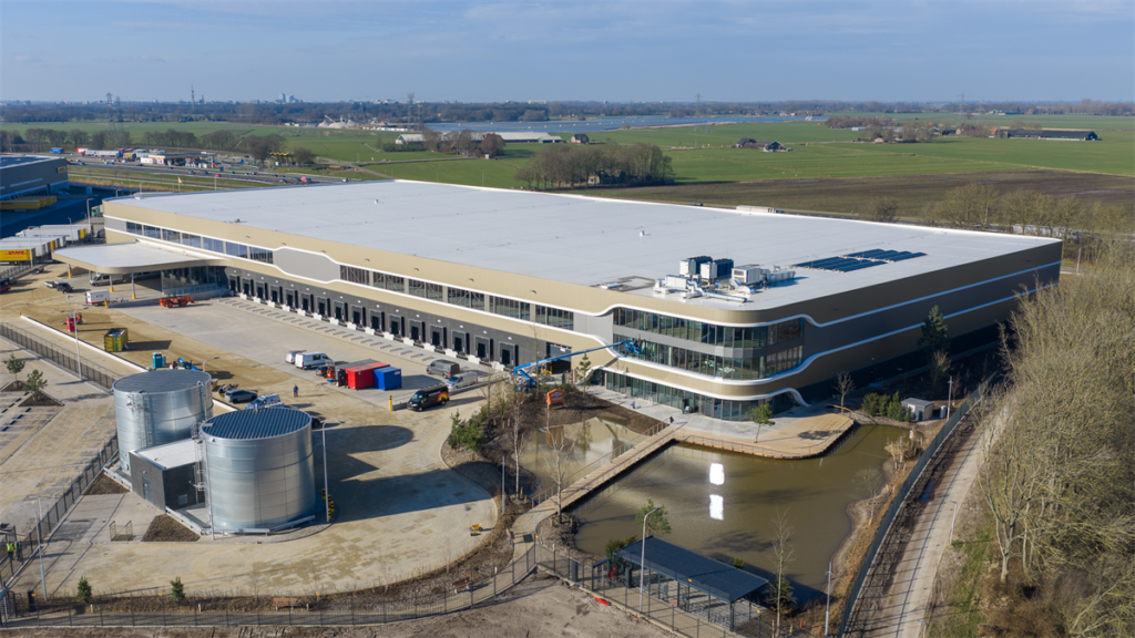 WDP opent duurzaam logistiek centrum voor Scania in Zwolle