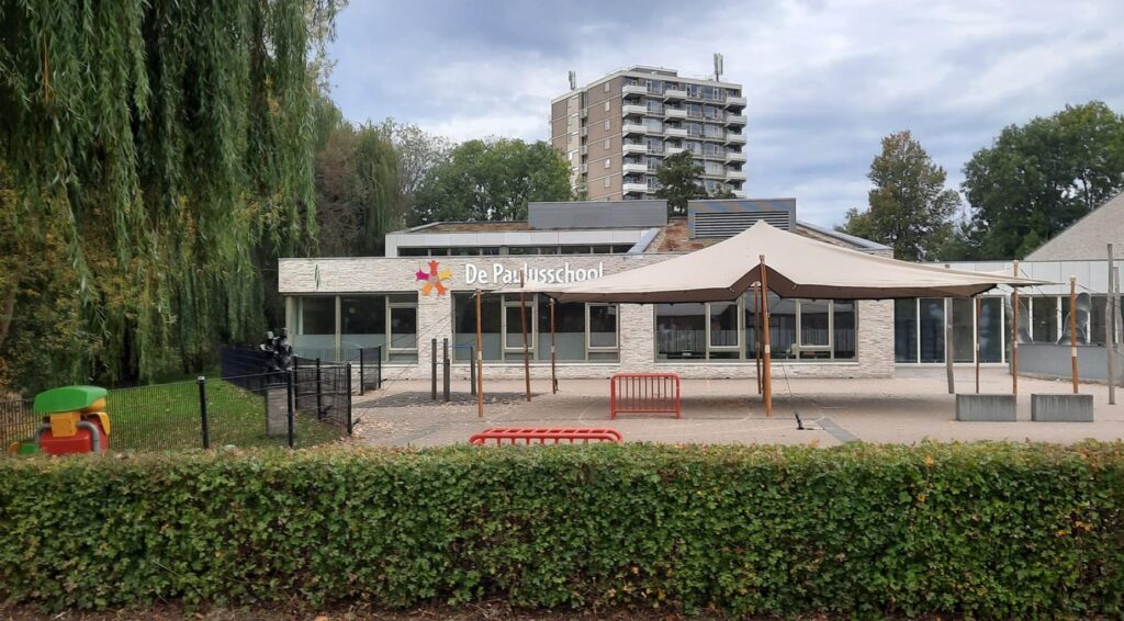 Zoetermeer school sluit na seksueel misbruik van meisjes door conciërge, directeur geschorst