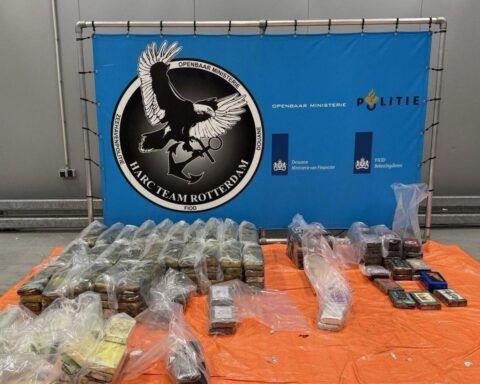 365 kilo cocaïne ontdekt in verzending van Curaçao leidt tot vier arrestaties in Lochem