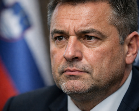 Sloveense parlementsvoorzitter Zoran Stevanović wil referendum over NAVO-uitstap - politieke aardverschuiving dreigt