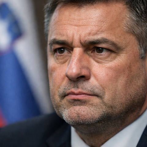 Sloveense parlementsvoorzitter Zoran Stevanović wil referendum over NAVO-uitstap - politieke aardverschuiving dreigt