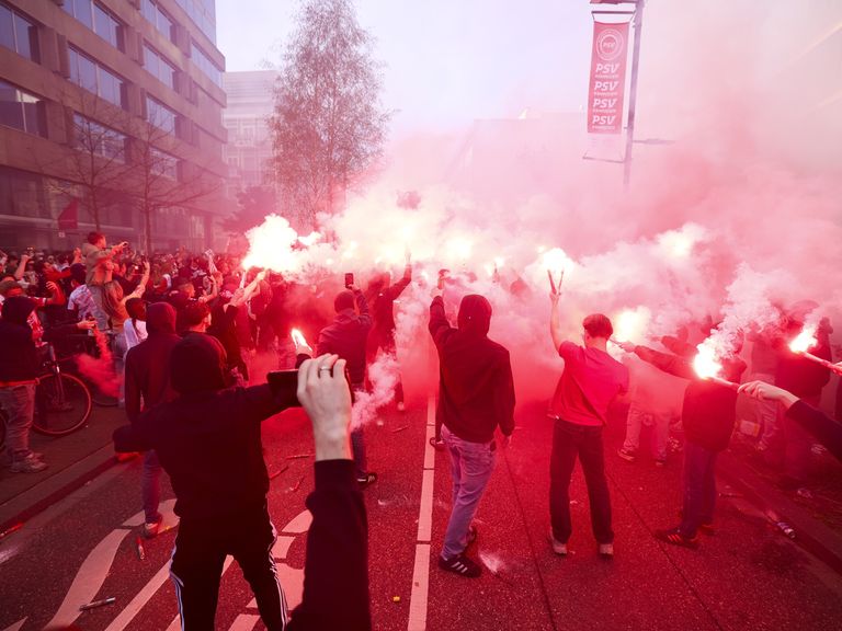 93 mensen met brandwonden tijdens PSV-kampioensfeest ondanks vuurwerkverbod in Eindhoven