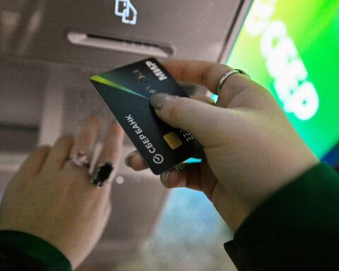 Wit-Rusland overweegt limiet op bankkaarten en vergroot controle op financiële transacties