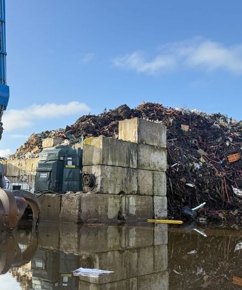 Afvalverwerker in Emmen laat grote hoeveelheid bouwafval achter na faillissement