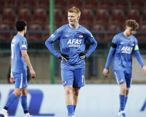 AZ laat drie doelpunten toe in laatste 20 minuten tegen Shakhtar Donetsk in kwartfinale Conference League