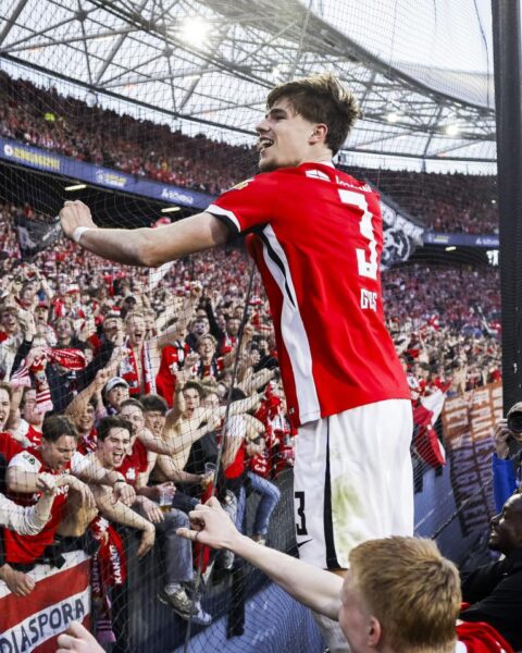 AZ verslaat NEC met 5-1 en wint eerste KNVB-beker sinds 2013