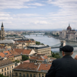 Kremlin stationeert uitzonderlijk groot spionagenetwerk in Boedapest voor cruciale Hongaarse verkiezingen