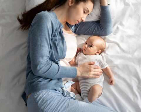 Bijna de helft van de moeders zou financieel in problemen komen door verlaging van ouderschapsverlof betalingen