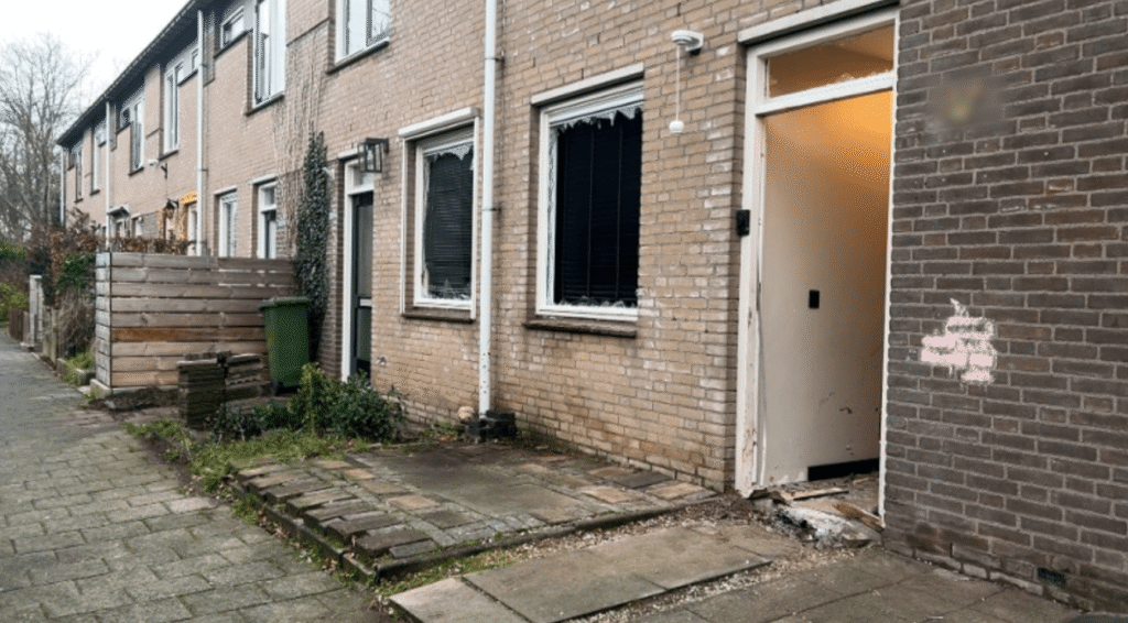 Burgemeesters sluiten wekelijks woningen na explosieve aanvallen en schietpartijen