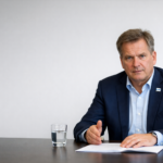 Finse 'politicus' roept op tot opheffing sancties: Kremlin-propaganda of echte stem?