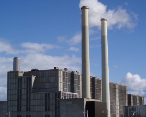 CO2-uitstoot Nederlandse bedrijven neemt toe door stroomexport naar buurlanden