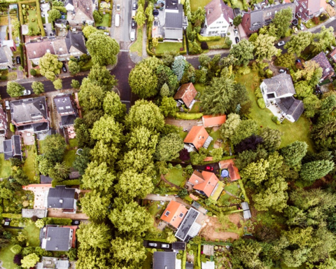 Column Johan Conijn: Klimaatadaptatie is essentieel voor woningcorporaties in Nederland