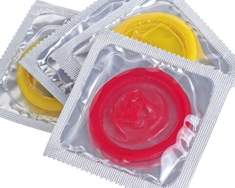 Condoomprijzen stijgen met 30 procent door oorlog in Iran en blokkade van de Straat van Hormuz