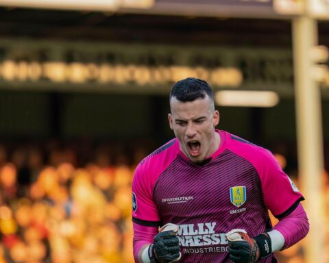 Drie voetballers mogen weer spelen voor Nederlandse clubs na oplossing van paspoortproblemen