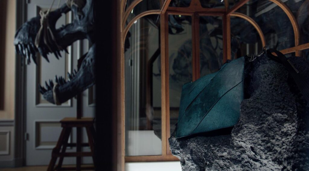 Eerste lab-geproduceerde T-Rex leren handtas onthuld in Amsterdam kan €575.000 opbrengen