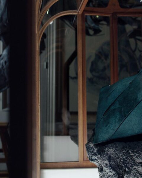 Eerste lab-geproduceerde T-Rex leren handtas onthuld in Amsterdam kan €575.000 opbrengen