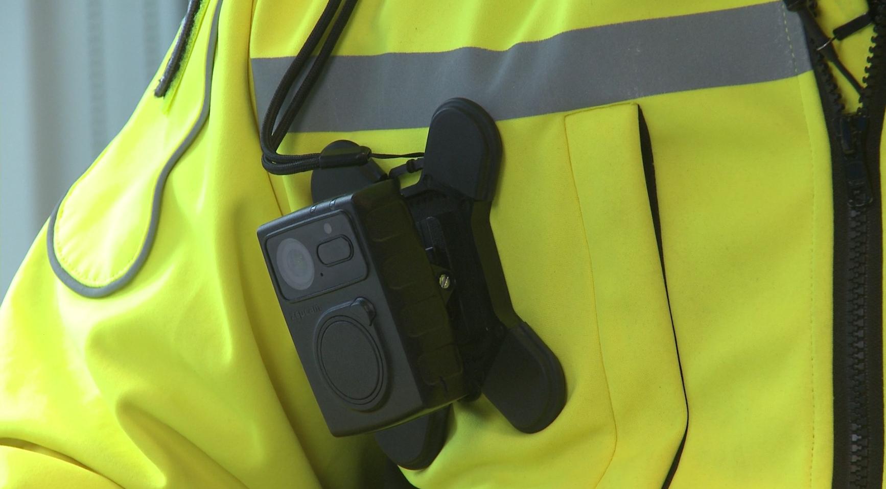 Eerste NS-hoofdconducteurs vanaf vandaag uitgerust met bodycams