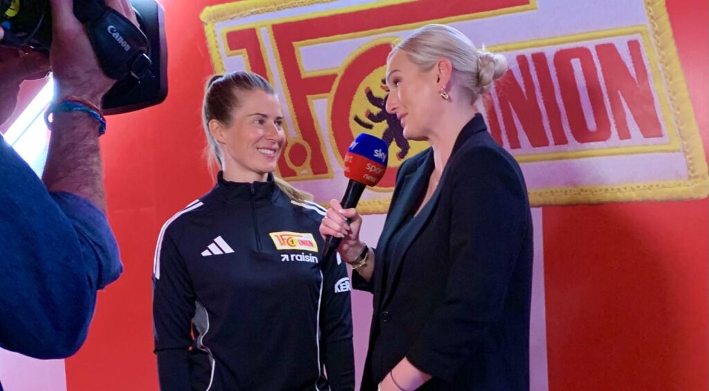 Eerste vrouw die Duits topmannensteam traint, roept discussie op over vrouwen in voetbal in Nederland