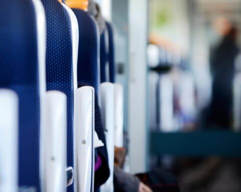 Europese Commissie opent 40.000 gratis treinkaartjes voor 18-jarigen in Europa