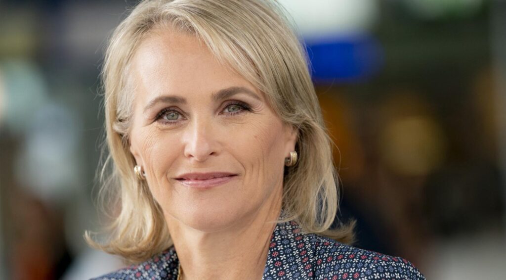 Financiënminister gaat bezwaar maken tegen bonus KLM-directeur te midden van loonbeperkingen