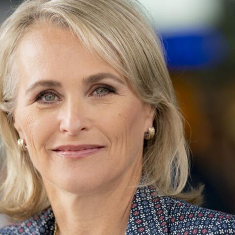 Financiënminister gaat bezwaar maken tegen bonus KLM-directeur te midden van loonbeperkingen