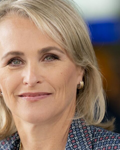 Financiënminister gaat bezwaar maken tegen bonus KLM-directeur te midden van loonbeperkingen