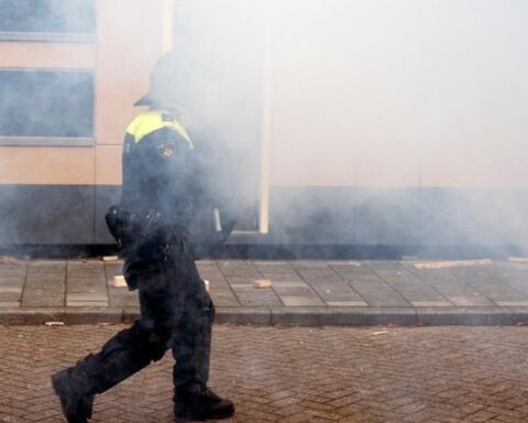 Gewelddadige protesten tegen asielzoekers dwingen Loosdrecht tot beperking asielopname