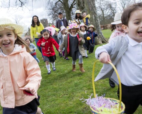 Grijze luchten en regelmatige buien voorspeld voor het merendeel van het paasweekend; zon op maandag