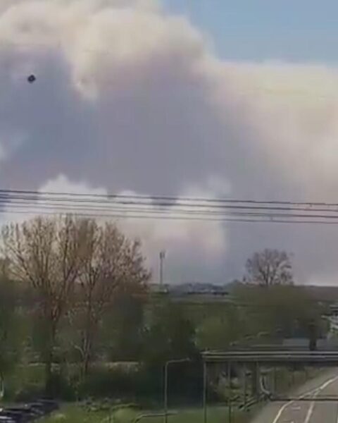 Grote bosbrand op militaire oefenplaats leidt tot NL-Alert en rookwaarschuwingen landelijk