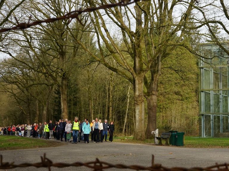 Herdenkingstocht van Westerbork naar Groningen ter nagedachtenis aan 116 vrouwen in 1945