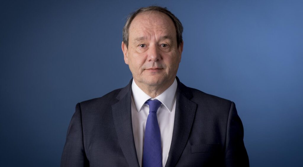 Jongeren van 16-20 jaar ontvangen in 2027 een hoger minimumloon; blijft onder het gemiddelde