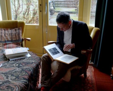 Kabinet biedt voor de zomer excuses aan afstandsmoeders en hun kinderen aan