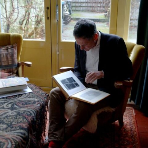 Kabinet biedt voor de zomer excuses aan afstandsmoeders en hun kinderen aan